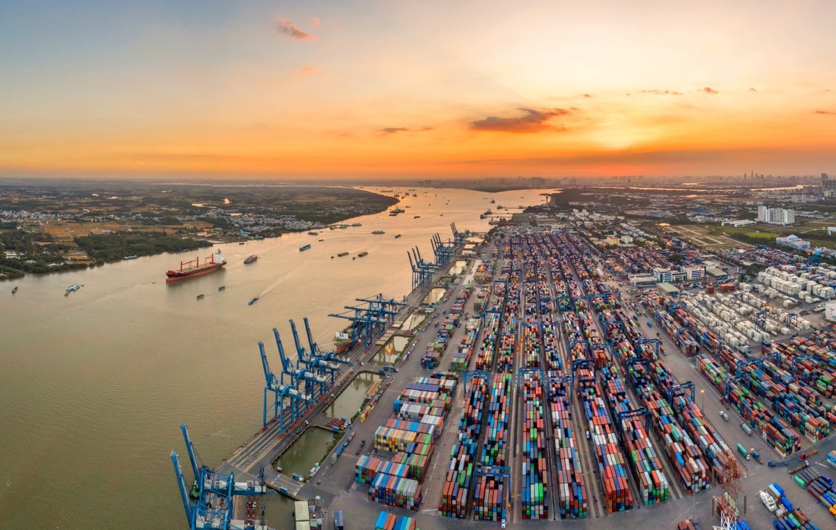 Việt Nam xuất siêu 9,8 tỷ USD sau 5 tháng 